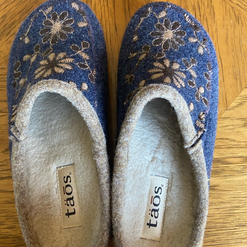 taos woolderess 2 clogs